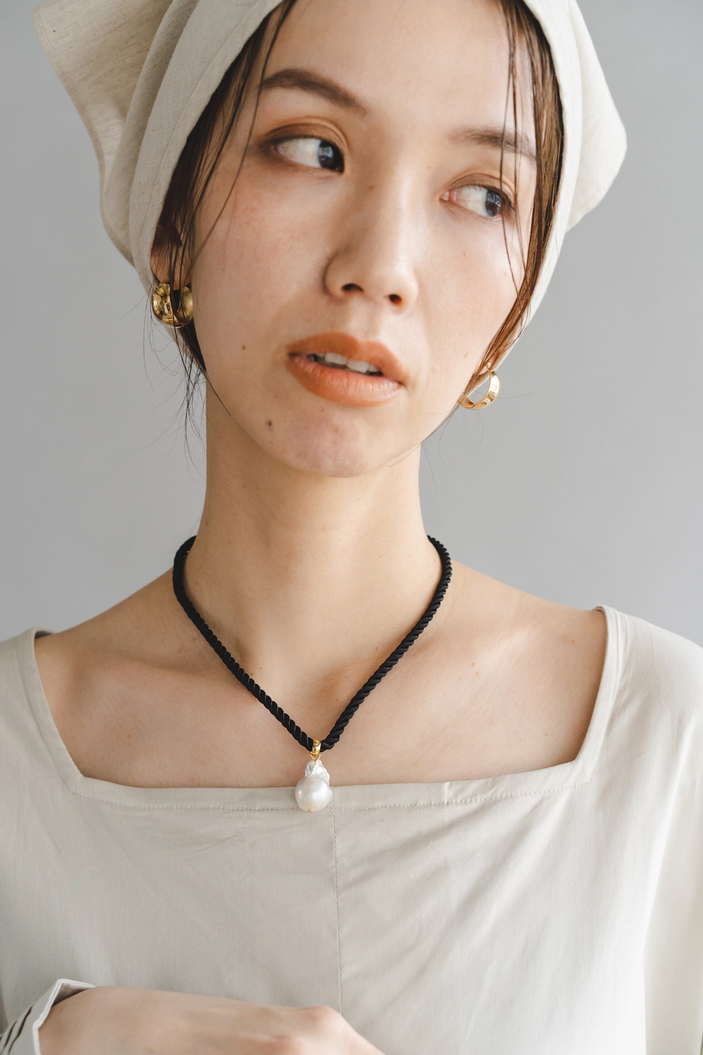 baroque pearl cord necklace